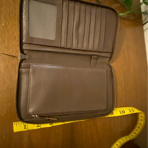 Brown zipper closure wallet - vegan leather - Picture 5 of 5